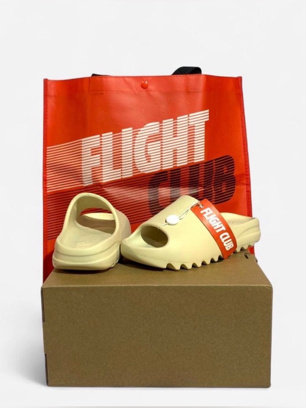Adidas Yeezy Slides 'Desert Sand'
Women’s 6 - men’s 4